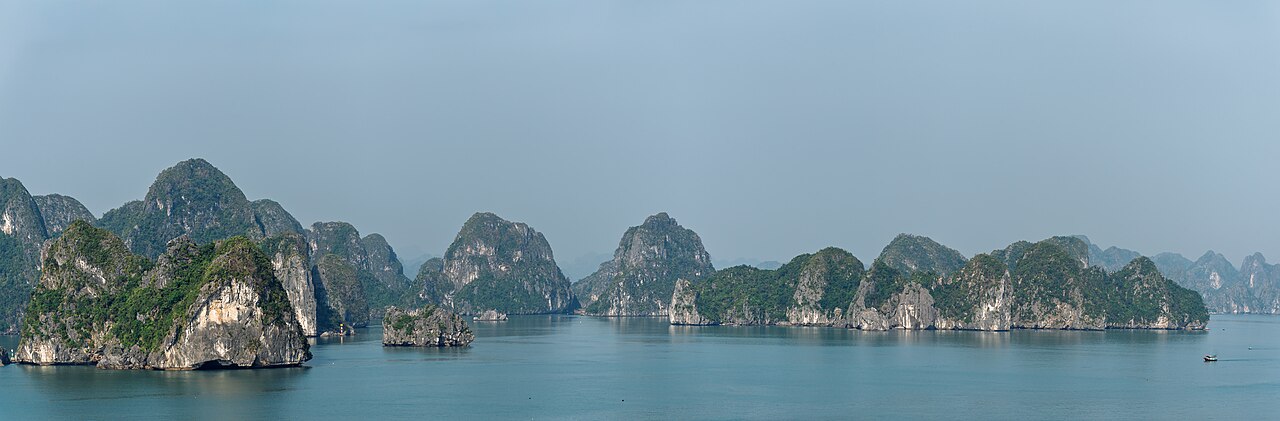 Ha Long Bay · Vietnam